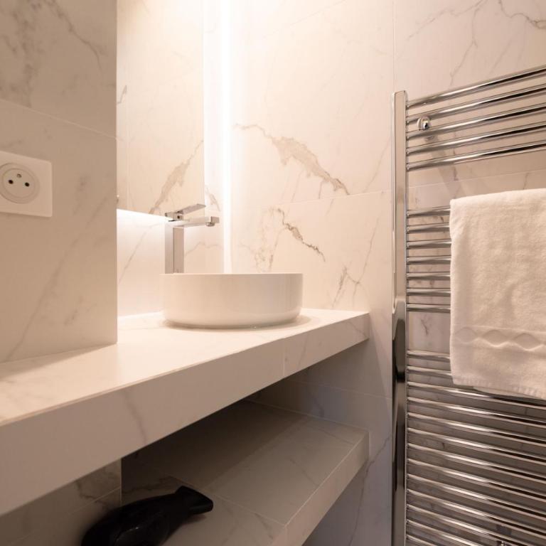 Superb flat in Champs Elysées - Two-Bedroom Apartment - 10
