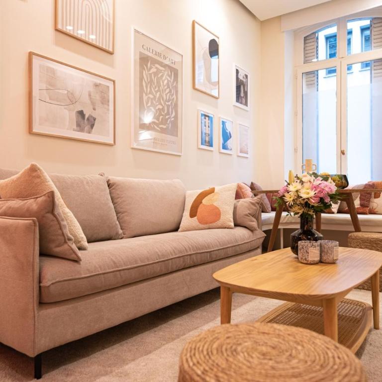 Superb flat in Champs Elysées - Two-Bedroom Apartment - 1