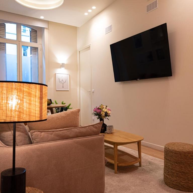 Superb flat in Champs Elysées - Two-Bedroom Apartment - 12