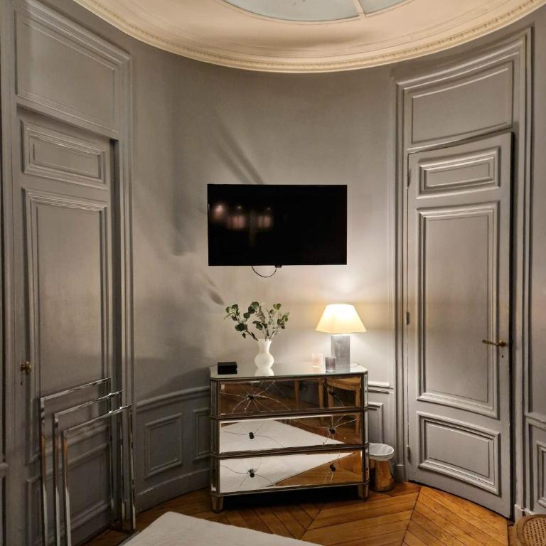 2 Private rooms in an Elegant Haussmannian Appartement - Double Room - 18