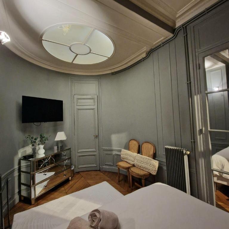 2 Private rooms in an Elegant Haussmannian Appartement - Double Room - 14