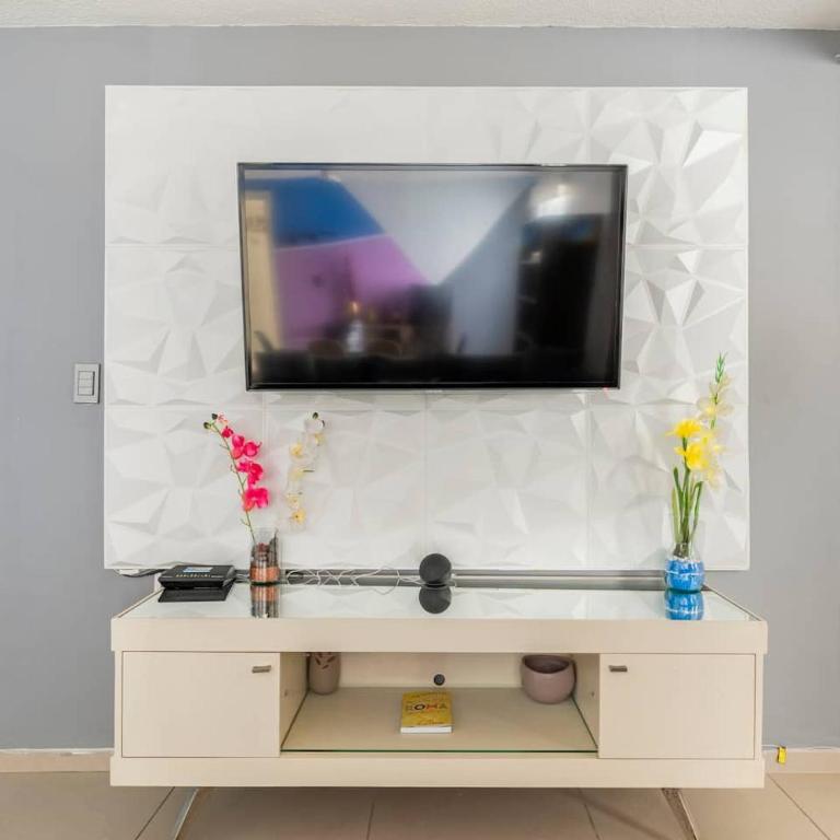 Experience Roma Norte in Eclectic Balconied Apt - Apartment with Balcony - 26