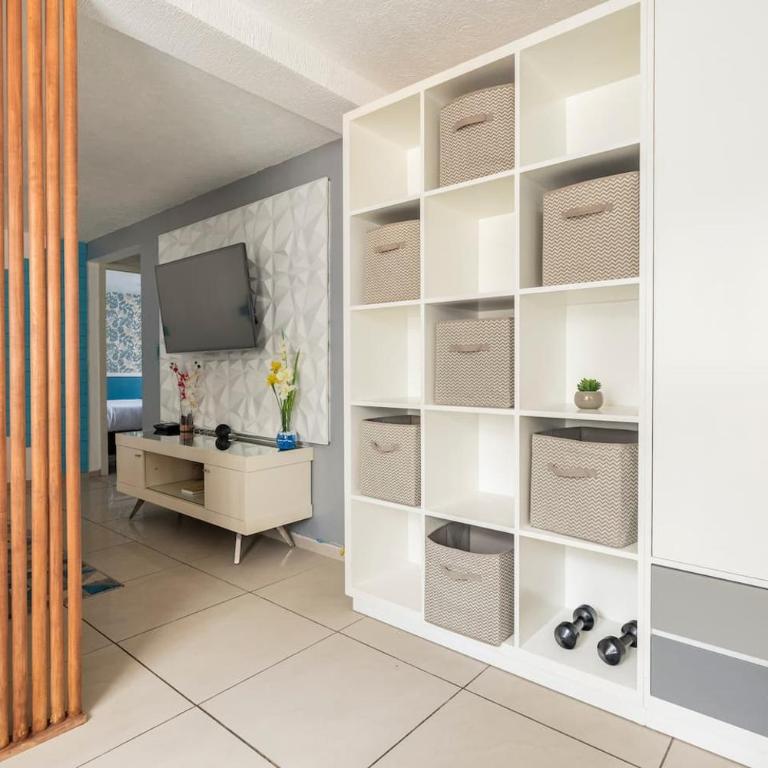 Experience Roma Norte in Eclectic Balconied Apt - Apartment with Balcony - 28
