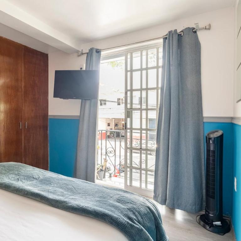 Experience Roma Norte in Eclectic Balconied Apt - Apartment with Balcony - 12