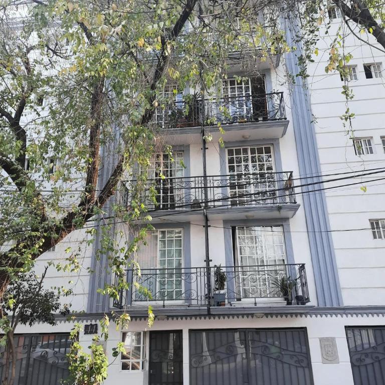 Experience Roma Norte in Eclectic Balconied Apt - Apartment with Balcony - 33
