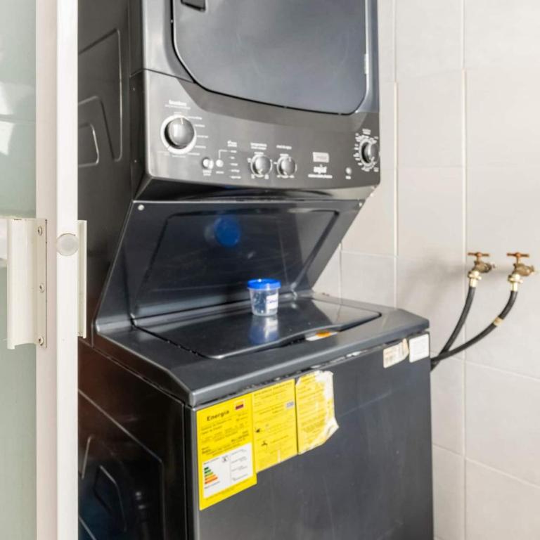 Experience Roma Norte in Eclectic Balconied Apt - Apartment with Balcony - 9