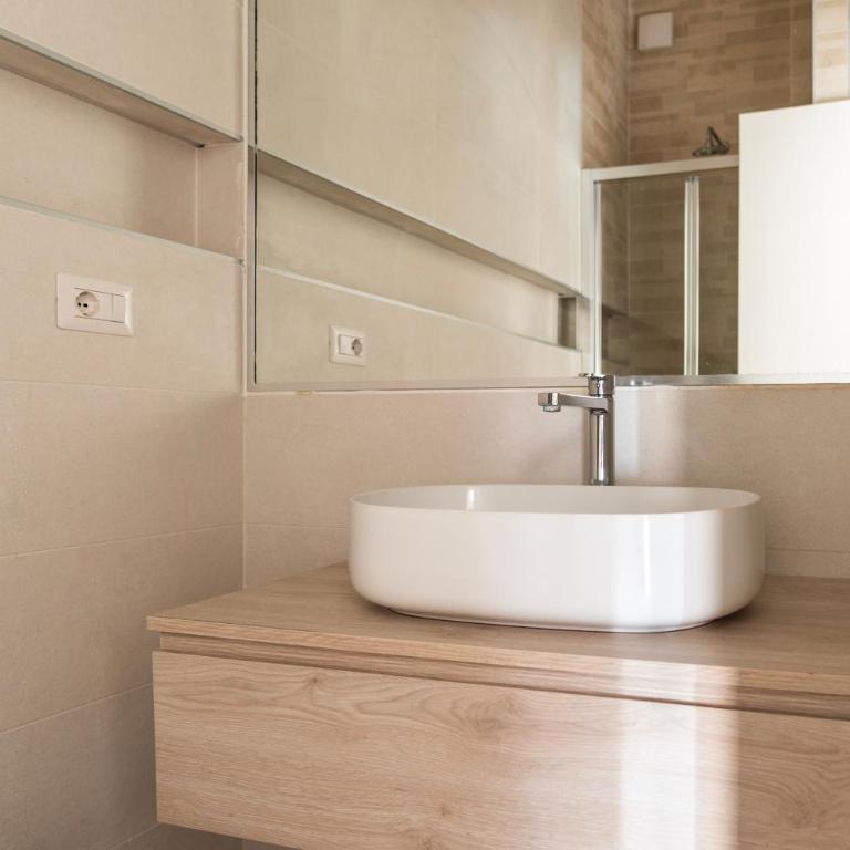 Youhosty - with AC, Metro Stop - Appartamento con 1 Camera da Letto - 15