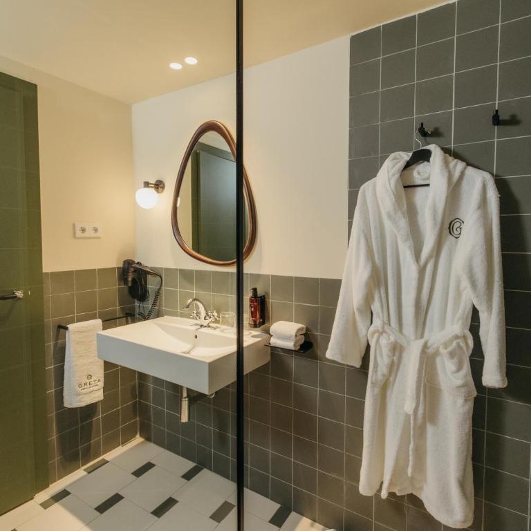 H Regas Adults Only - Standard Plus Double Room with Free Parking - 11
