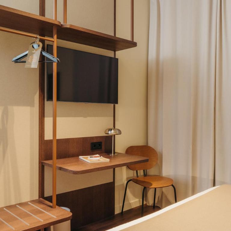 H Regas Adults Only - Standard Plus Double Room with Free Parking - 19