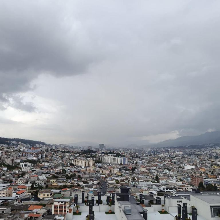 Departamento para Grupo Quito norte cerca Solca y Embajada EEUU - Two-Bedroom Apartment - 15