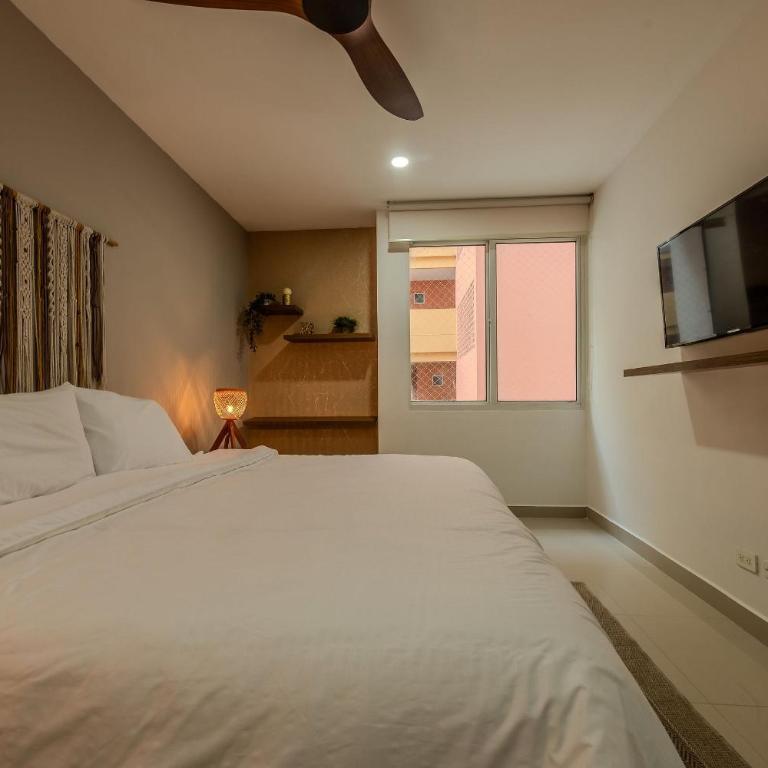 Oceanfront condominium with direct access to the beach. - Two-Bedroom Apartment with Balcony - 7