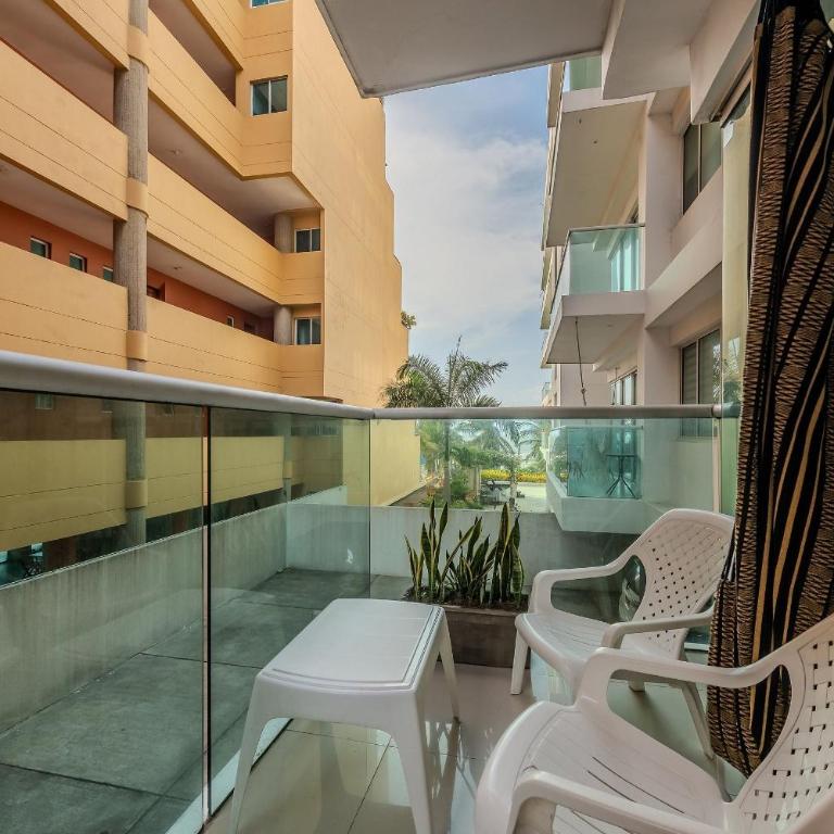 Oceanfront condominium with direct access to the beach. - Two-Bedroom Apartment with Balcony - 22
