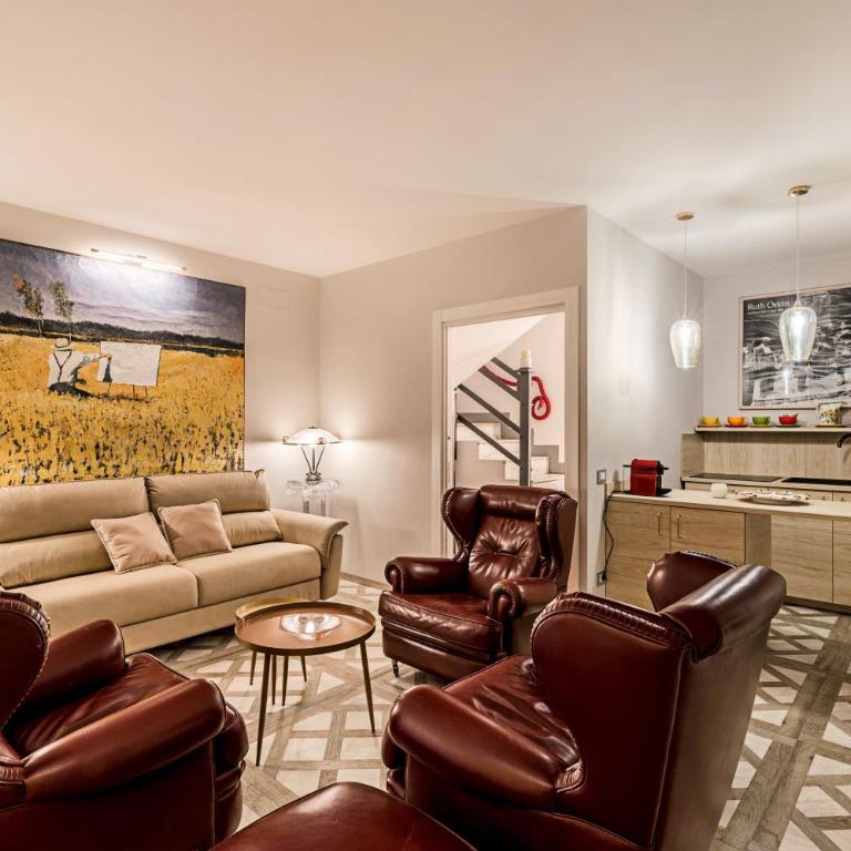 Lyrica - Your Home at the Opera! - Three-Bedroom Premium Apartment - 24