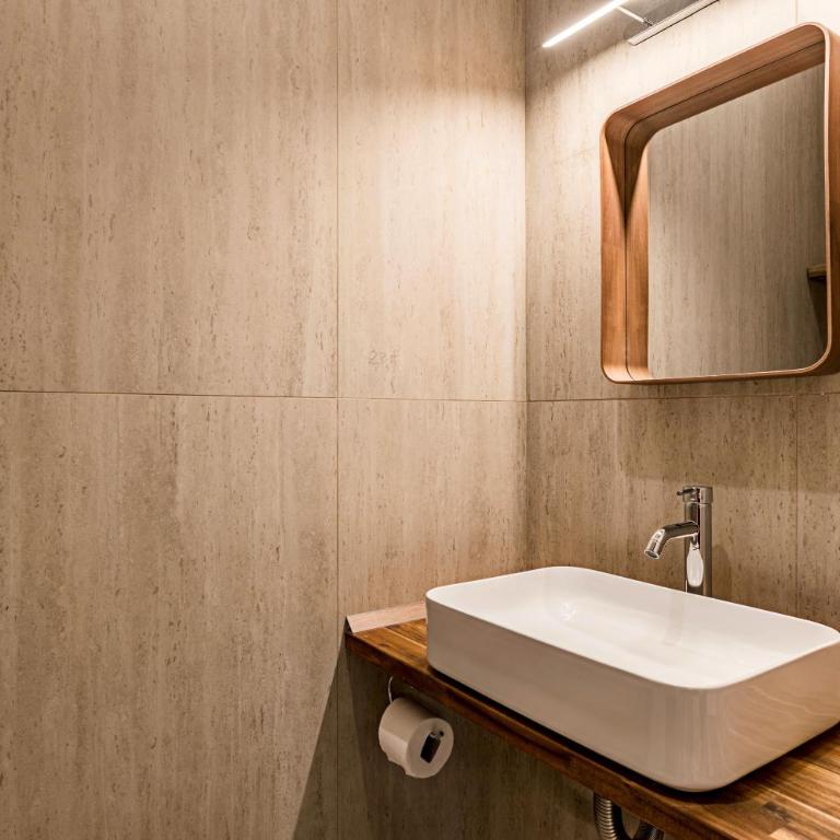 Lyrica - Your Home at the Opera! - Three-Bedroom Premium Apartment - 14
