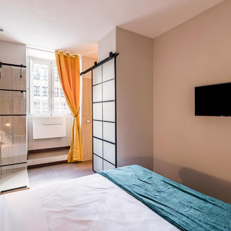 Lyrica - Your Home at the Opera! - Three-Bedroom Premium Apartment - 32