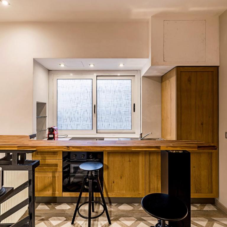 Lyrica - Your Home at the Opera! - Three-Bedroom Premium Apartment - 35