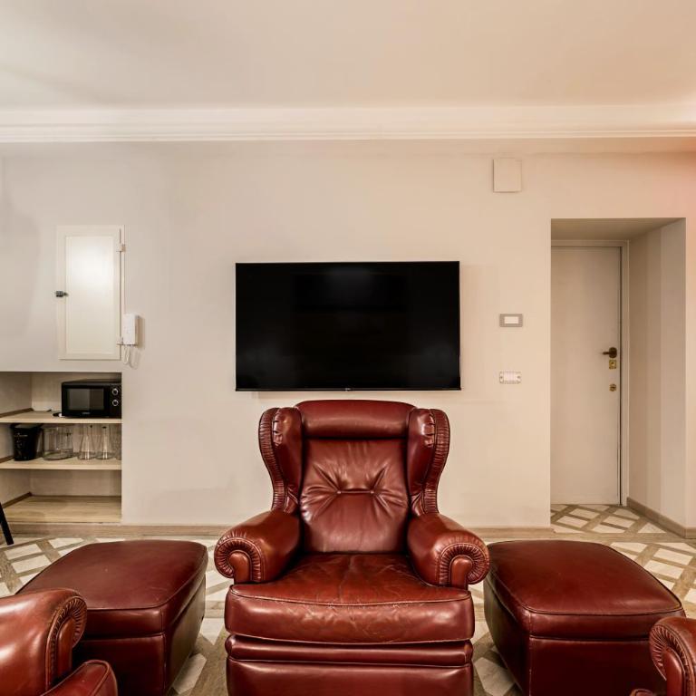 Lyrica - Your Home at the Opera! - Three-Bedroom Premium Apartment - 49