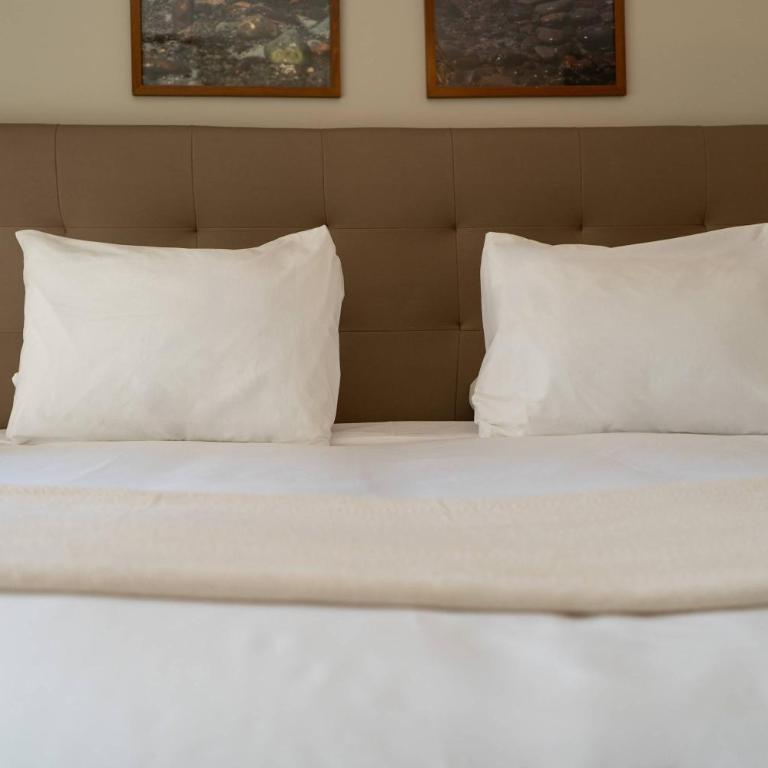 Comfortable 2BR with Balcony in Miraflores - Two-Bedroom Apartment with Balcony - 18