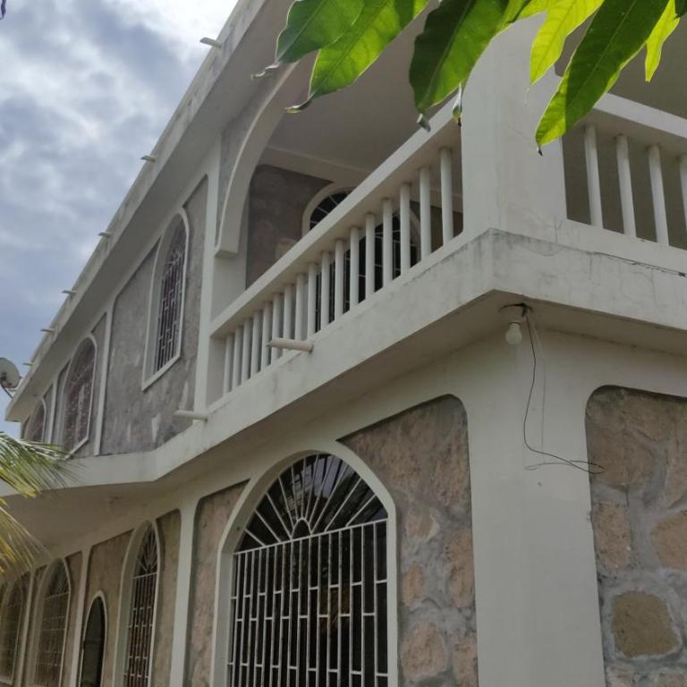 Sol n stay - One-Bedroom House - 1