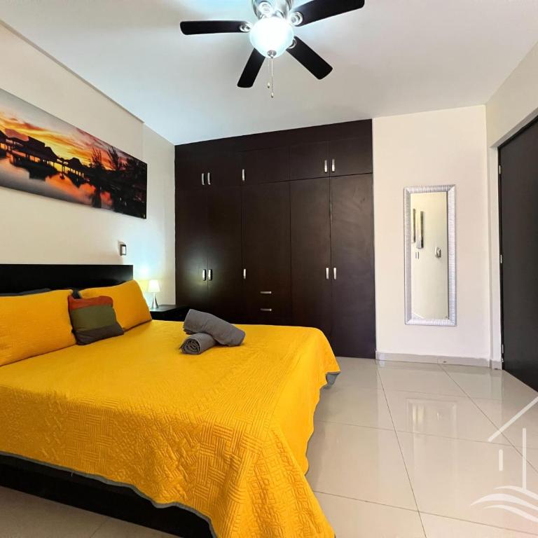 Promo-2BR-Sleeps 8-Luxe Dept-1 Min Walk to Beach - Two-Bedroom Apartment - 5
