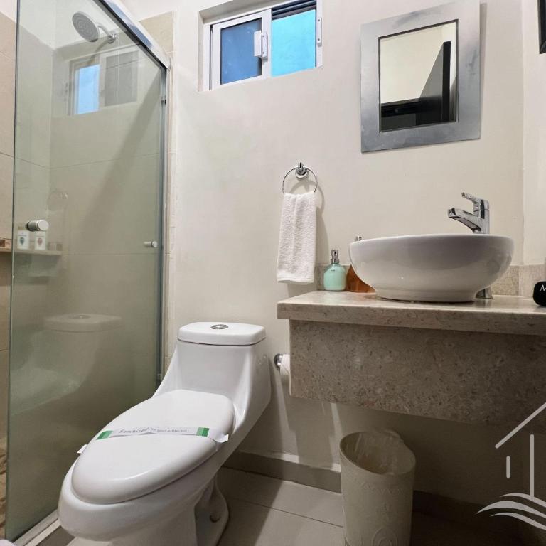 Promo-2BR-Sleeps 8-Luxe Dept-1 Min Walk to Beach - Two-Bedroom Apartment - 12
