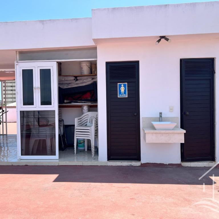 Promo-2BR-Sleeps 8-Luxe Dept-1 Min Walk to Beach - Two-Bedroom Apartment - 27