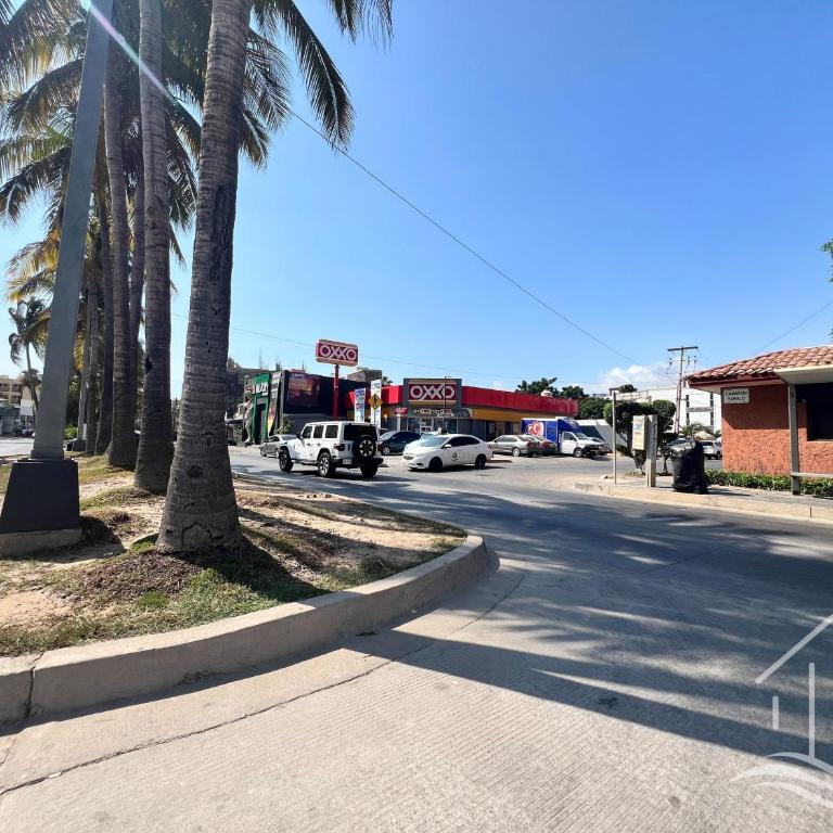 Promo-2BR-Sleeps 8-Luxe Dept-1 Min Walk to Beach - Two-Bedroom Apartment - 33