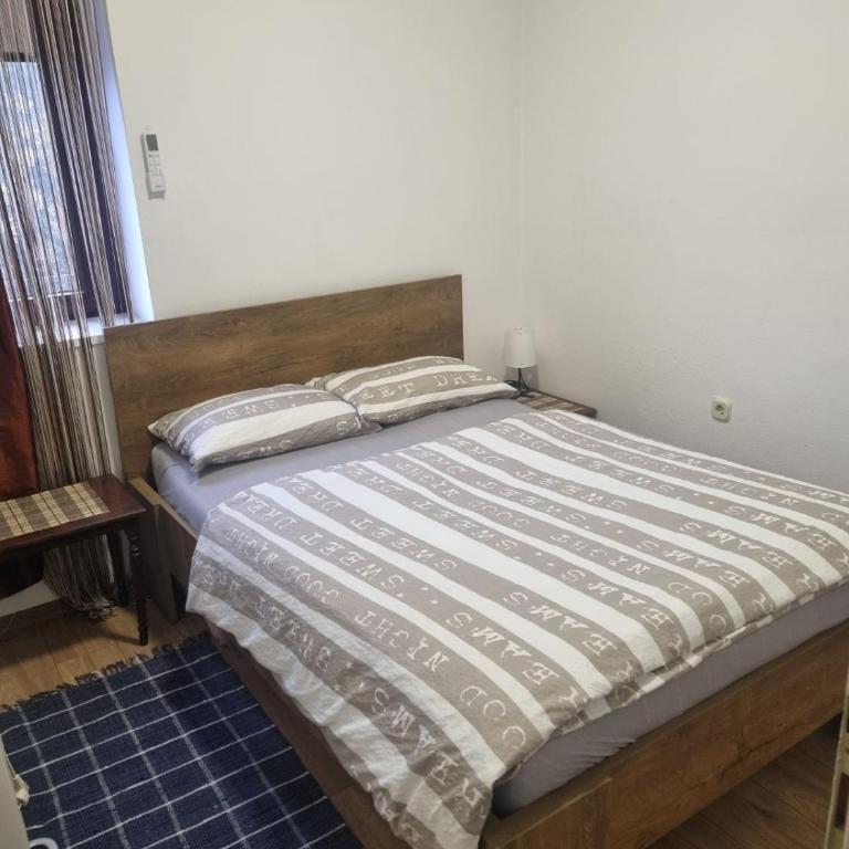 Lovely house with swimming pool - Three-Bedroom Apartment - 16