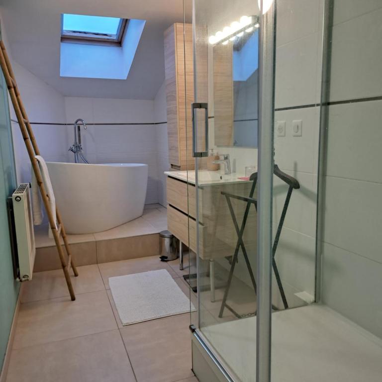 L'estrade des Alpes 45m2 petit-déjeuner inclus - Chambre Lit King-Size - Vue sur Jardin - 20