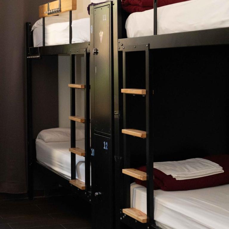 360 Hostel Borne - Single Bed in 16-Bed Dormitory Room - 2