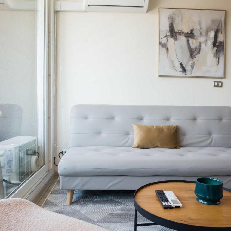 Chic Nunoa Apt Cozy Stay for 5 Balcony - Apartment - 11