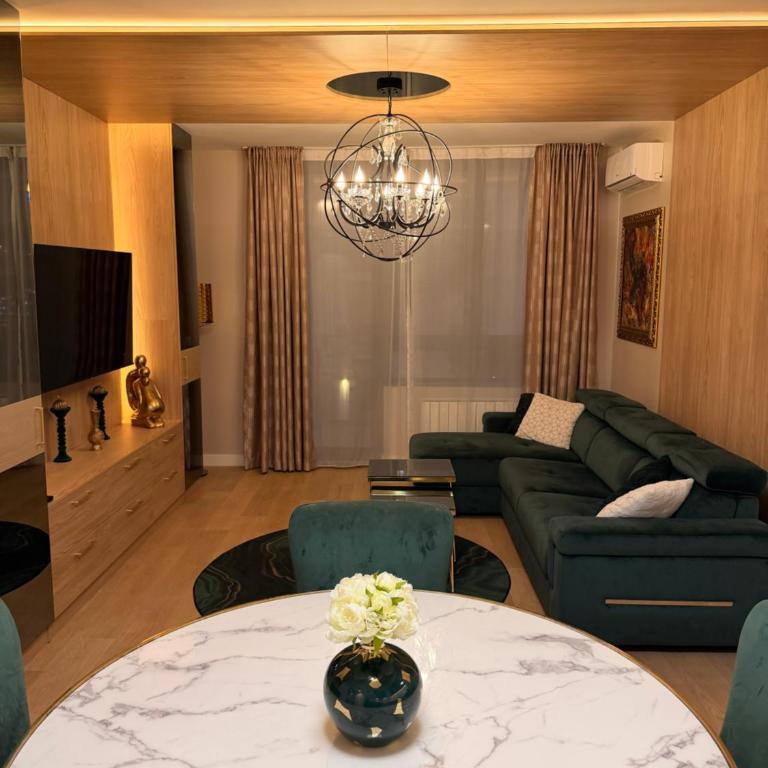 BW Loft Apartments FREE GARAGE Fast Wi-Fi - Deluxe One-Bedroom Apartment with City View - 1