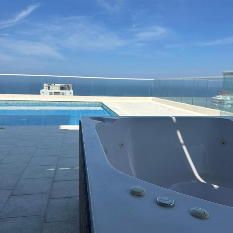 Ocean View 14th Floor Salguero Beach - Two-Bedroom Apartment - 34