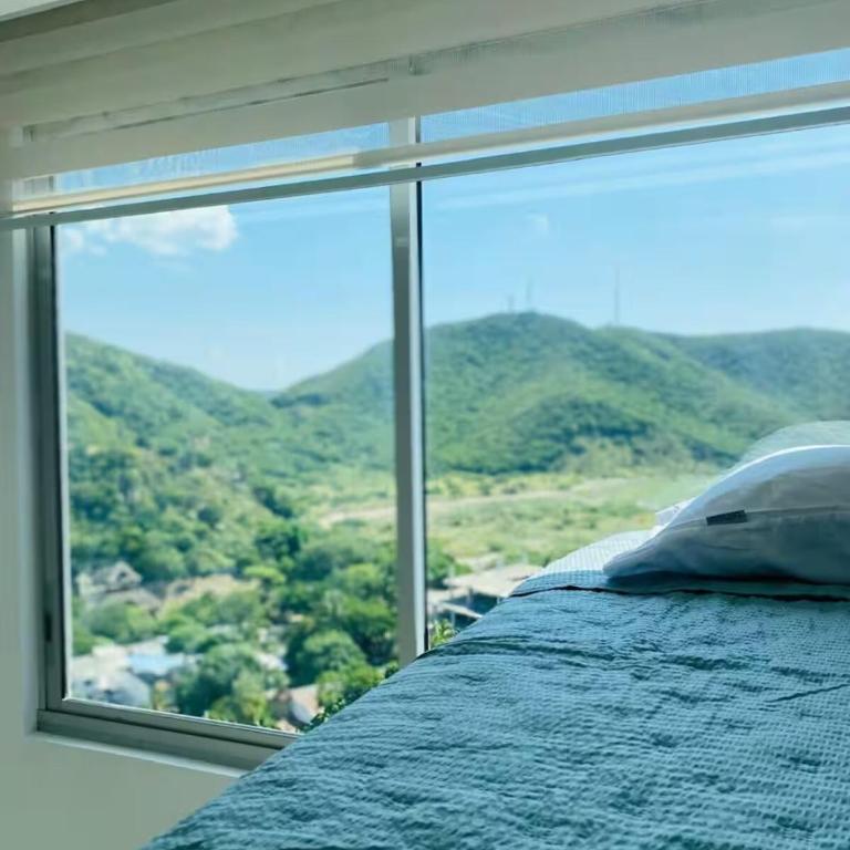 Ocean View 14th Floor Salguero Beach - Two-Bedroom Apartment - 11