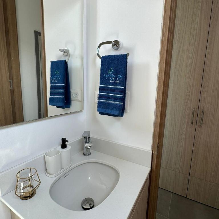 Ocean View 14th Floor Salguero Beach - Two-Bedroom Apartment - 60