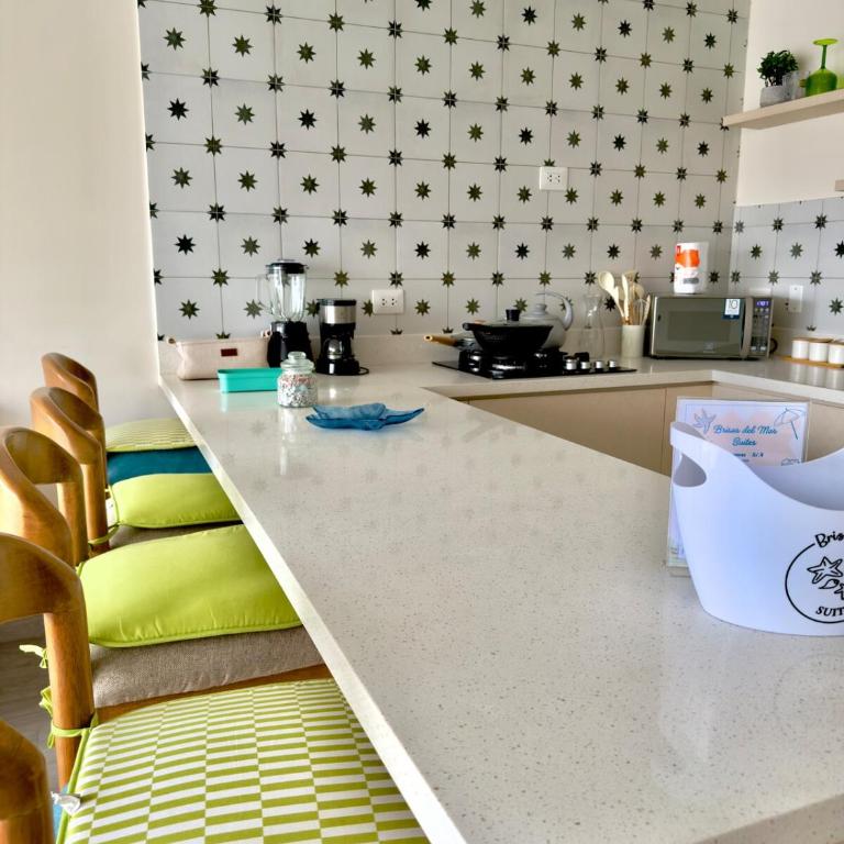 Modern apartment a short walk from the boulevard and beach - Two-Bedroom Apartment - 2
