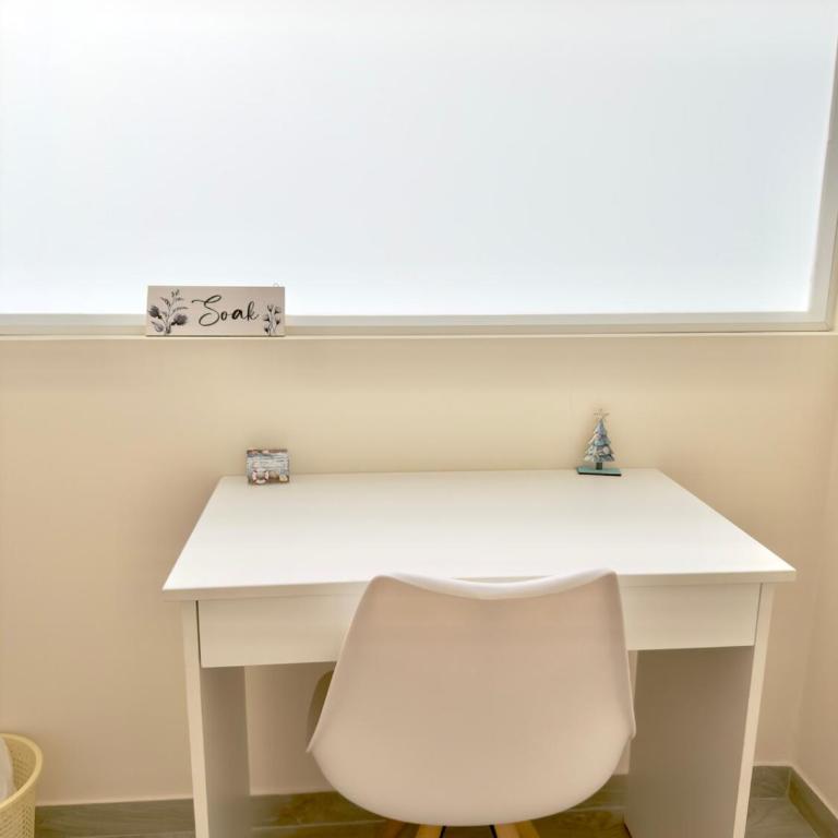 Modern apartment a short walk from the boulevard and beach - Two-Bedroom Apartment - 4