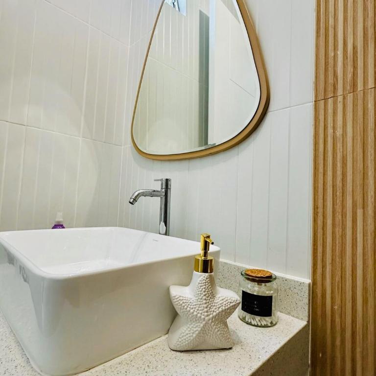 Modern apartment a short walk from the boulevard and beach - Two-Bedroom Apartment - 35