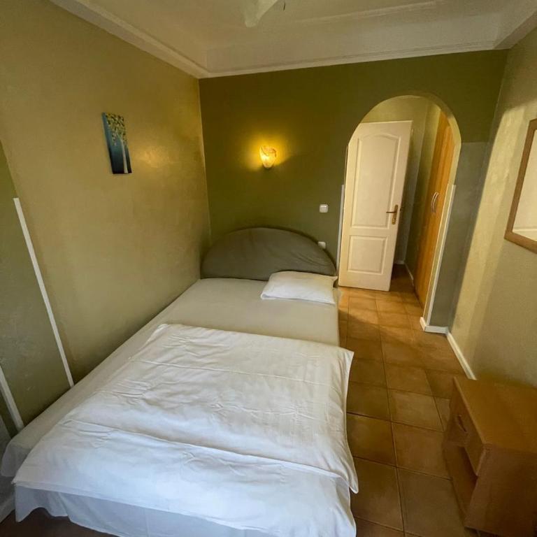 Executive paradise Family and Business Suites - Dvokrevetna Soba sa Bračnim Krevetom i Sopstvenim Kupatilom - 6