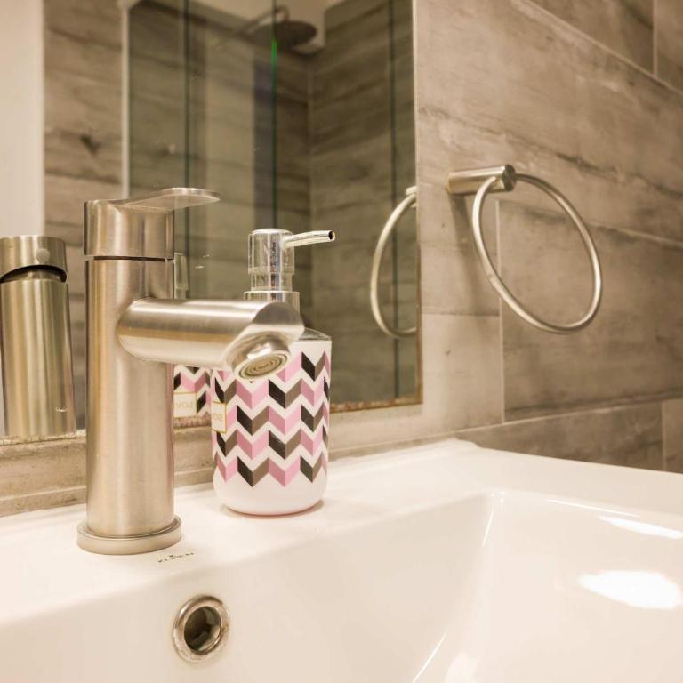 Modern Comfort in Providencia Ideal for 3 - Apartment - 12