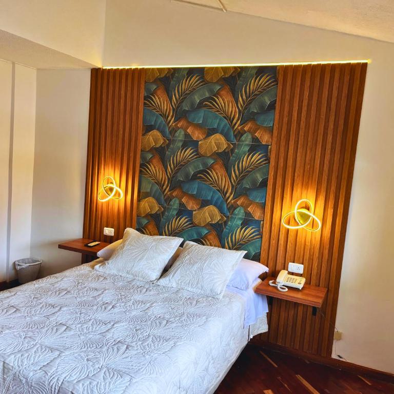Casa Hidalgo Ecuador - Double Room with Private Bathroom - 1