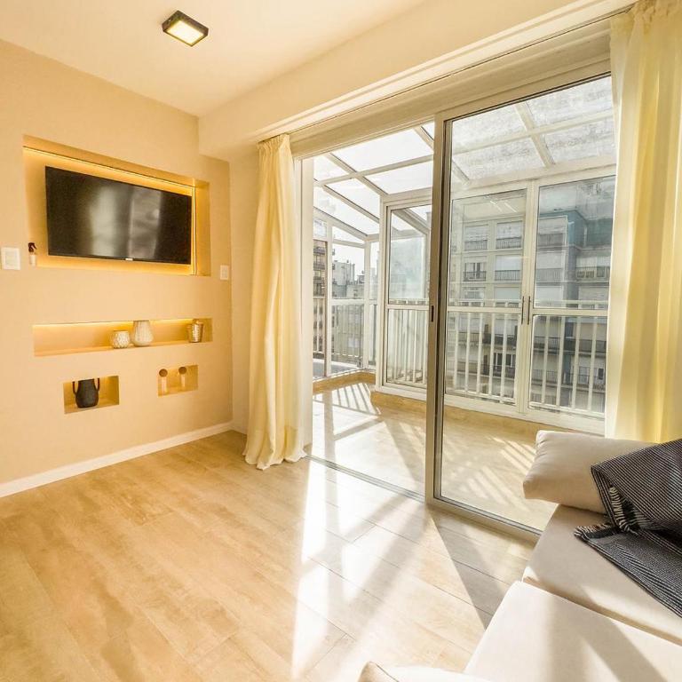 Luminoso - Two-Bedroom Apartment - 11