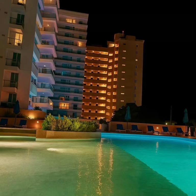 Luxury Stay- Pool, Gym Jacuzzi and Sea at your feet - Apartamento de 1 dormitorio - 50