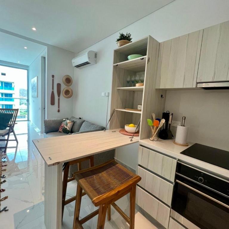 Luxury Stay- Pool, Gym Jacuzzi and Sea at your feet - One-Bedroom Apartment - 56