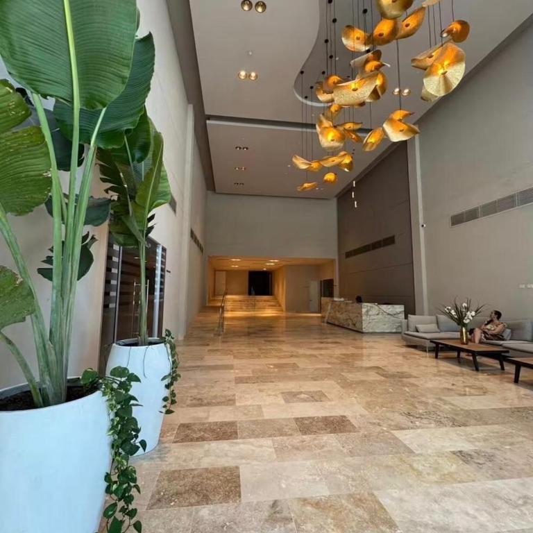 Luxury Stay- Pool, Gym Jacuzzi and Sea at your feet - Apartamento de 1 dormitorio - 65