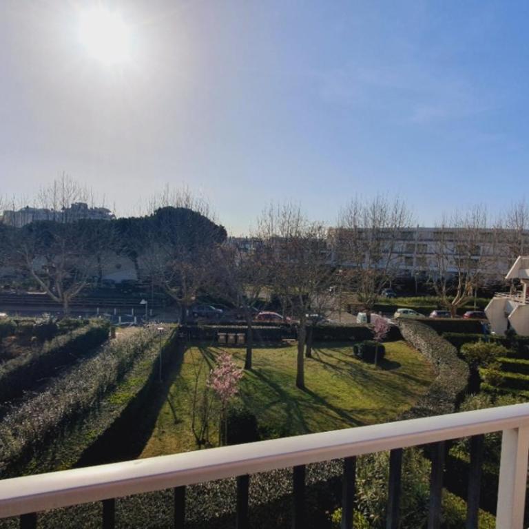 Sérénité à deux pas des plages Parking privé CLIM WIFI - ROSSIconciergerie - Linge inclus - Family Studio - 13