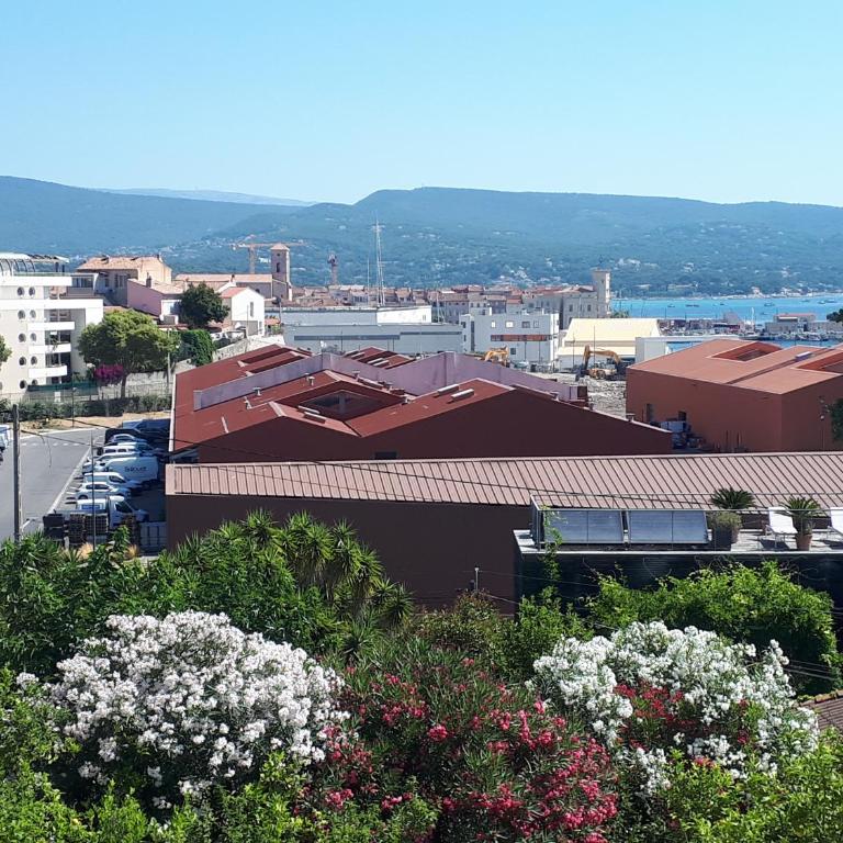 MAISON 6 personnes 80M2 ENTRE LES CALANQUES DU MUGEL ET FIGUEROLLES - Maison 3 Chambres - 22
