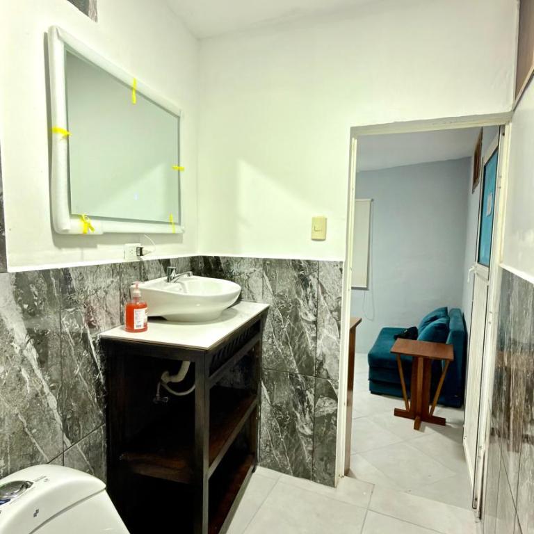 #1 Comoda Habitacion Privada cerca de todo - NO AC - One-Bedroom Apartment - 11
