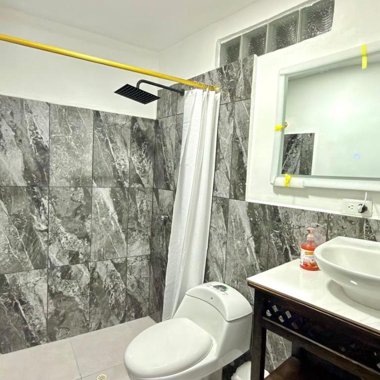 #1 Comoda Habitacion Privada cerca de todo - NO AC - One-Bedroom Apartment - 12