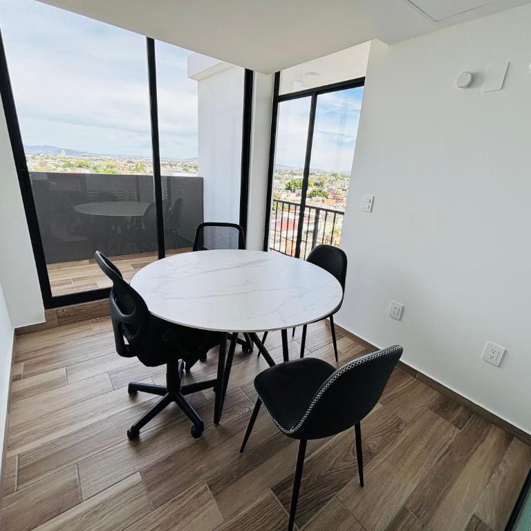 Depa Familiar con cochera 6 min Centro Médico y Catedral - Apartamento de 2 dormitorios - 44